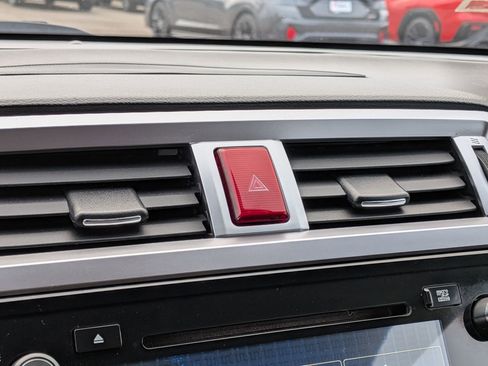 Used 2017 Subaru Outback 2.5i Premium image 22