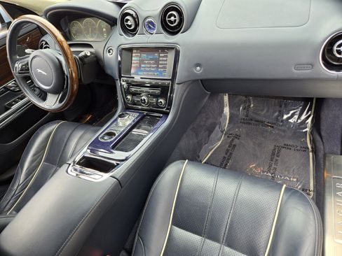 Used 2011 Jaguar XJ L image 14