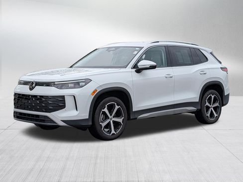 Certified 2025 Volkswagen Tiguan SE AWD/4WD image 3