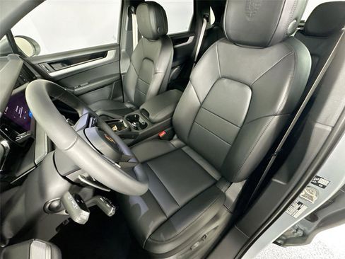 Certified 2026 Porsche Cayenne E-Hybrid AWD/4WD image 5
