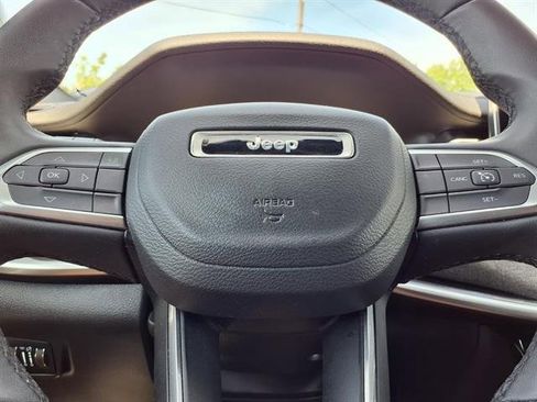 Used 2024 Jeep Compass Latitude AWD/4WD image 13