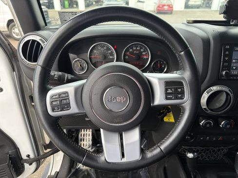Used 2015 Jeep Wrangler Unlimited Rubicon AWD/4WD image 21