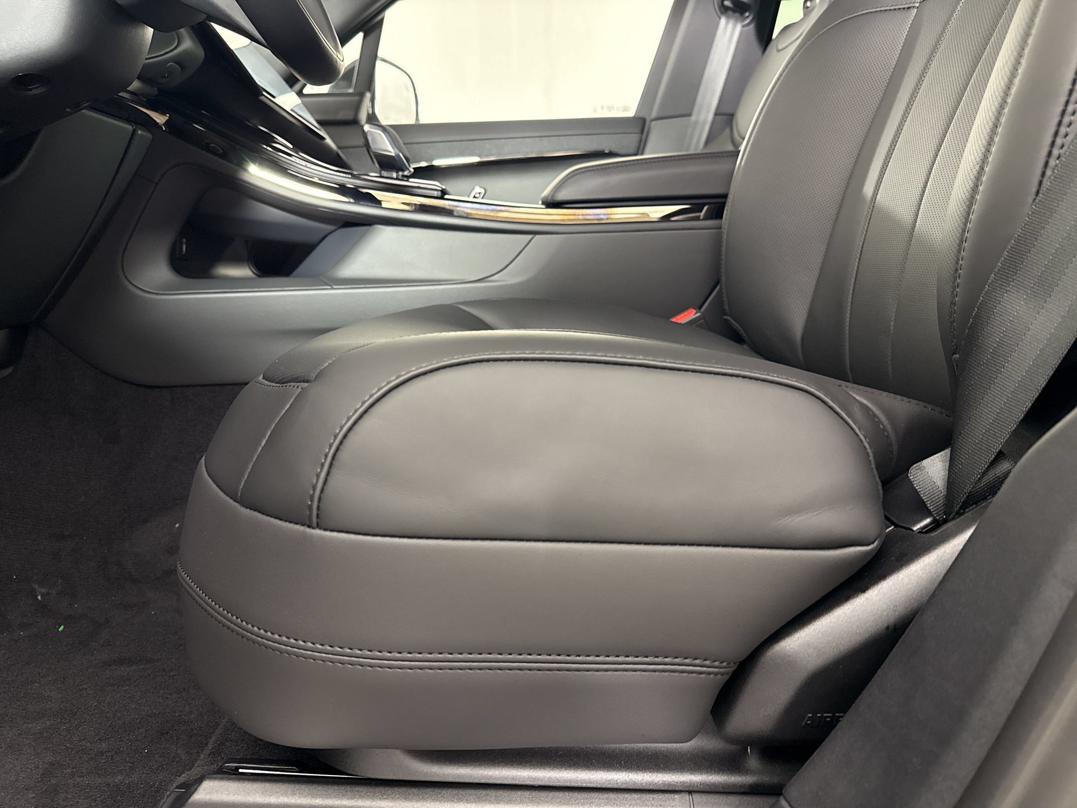 New 2026 Land Rover Range Rover Sport Dynamic SE AWD/4WD image 5