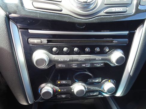 Used 2014 Nissan Pathfinder SV image 24