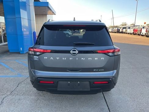 Used 2024 Nissan Pathfinder SV image 4