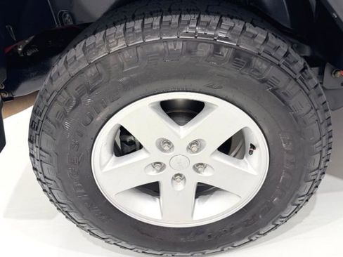 Used 2018 Jeep Wrangler Unlimited Sport AWD/4WD image 9