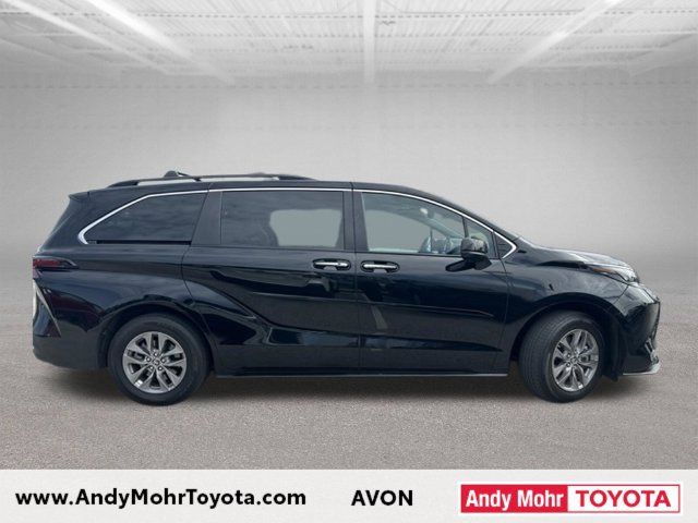Used 2024 Toyota Sienna XLE AWD/4WD image 9