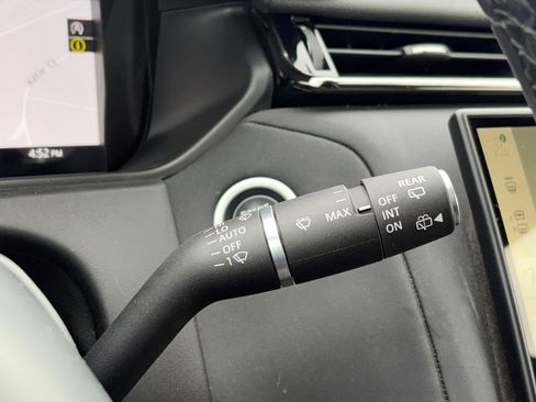 Used 2025 Land Rover Range Rover Velar Dynamic SE image 14