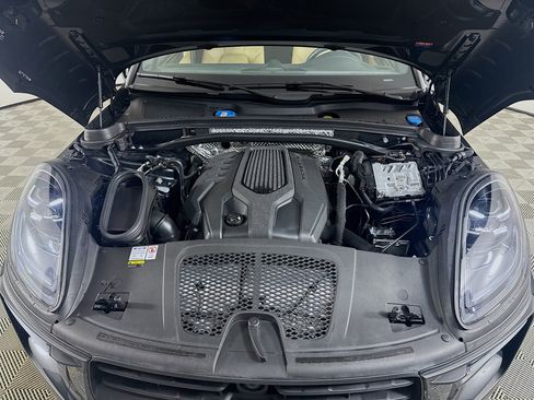 Used 2023 Porsche Macan image 38