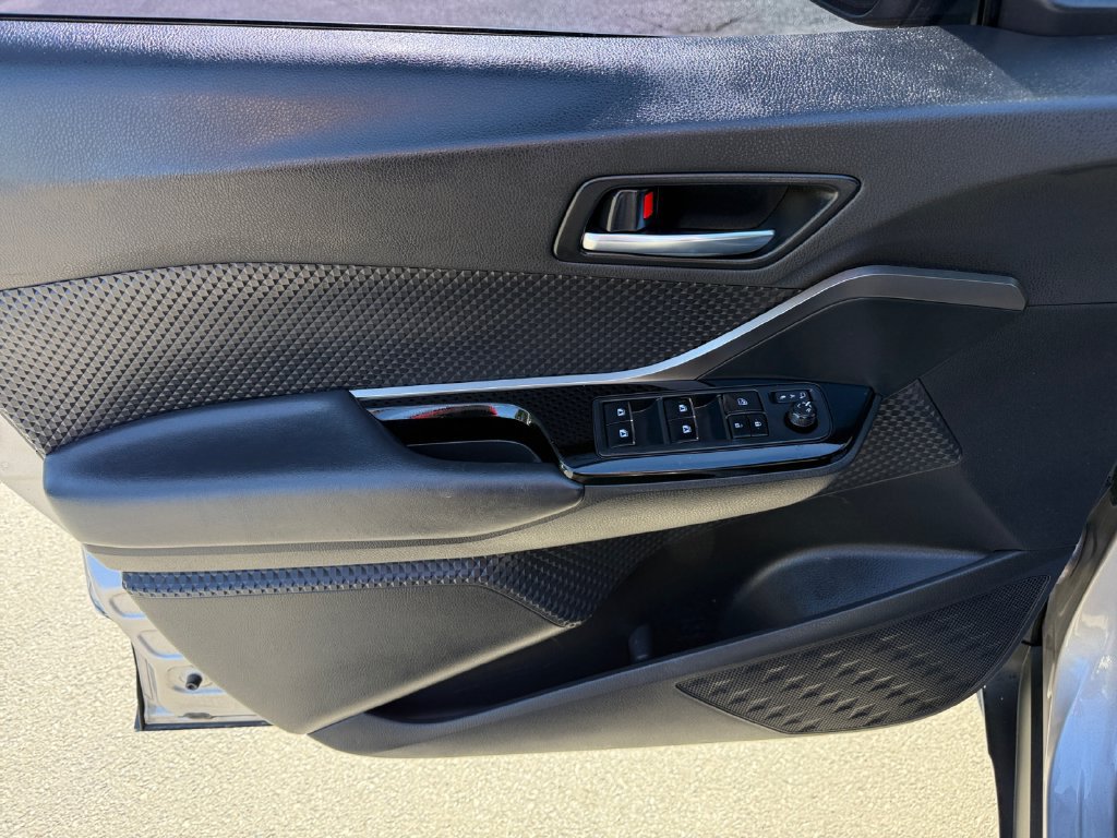 Used 2019 Toyota C-HR XLE FWD image 28