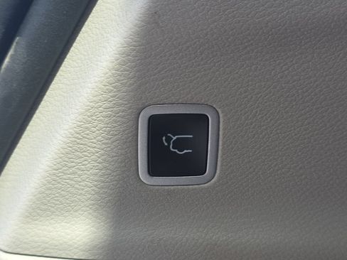 Used 2024 Chrysler Pacifica Touring-L FWD image 15
