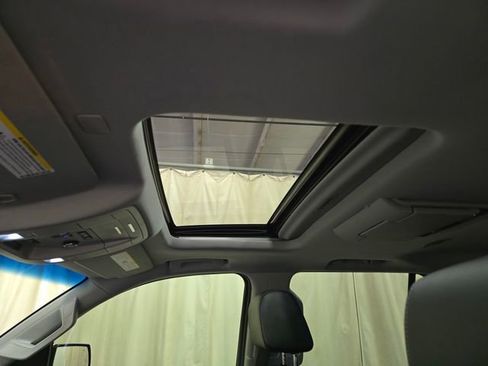 Used 2019 GMC Yukon SLT w/ Graphite Performance Edition AWD/4WD image 16