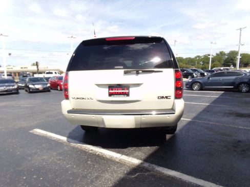 Used 2013 GMC Yukon XL Denali image 47