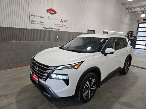 Used 2025 Nissan Rogue SL image 7