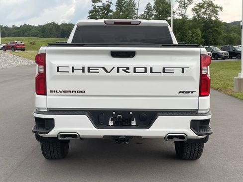 Used 2024 Chevrolet Silverado 1500 RST w/ Redline Edition AWD/4WD image 4