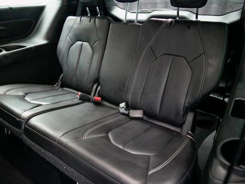 Used 2019 Chrysler Pacifica Touring-L w/ S Appearance Package image 25