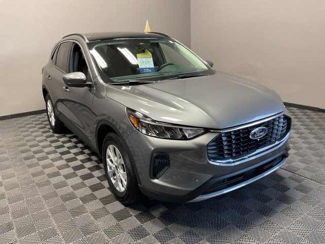 Used 2024 Ford Escape Active w/ Tech Pack #2 AWD/4WD image 2