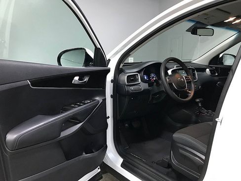 Used 2020 Kia Sorento FWD V6 image 9