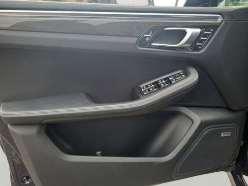 Used 2021 Porsche Macan Turbo image 12