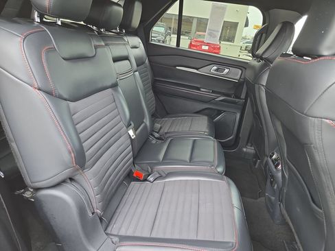 Used 2025 Ford Explorer ST-Line w/ ST-Line Street Pack AWD/4WD image 31