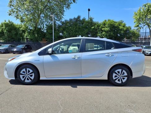 Used 2018 Toyota Prius Two image 8