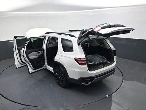Used 2025 Honda Pilot Touring image 38