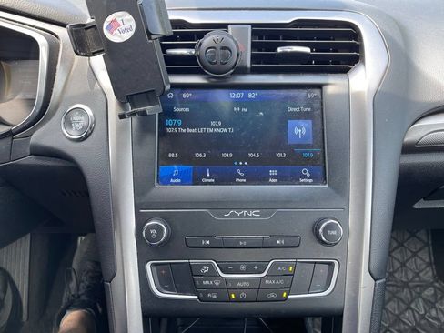 Used 2020 Ford Fusion SE FWD image 8