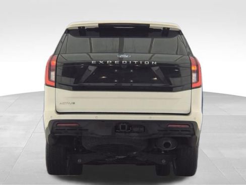 Used 2025 Ford Expedition Active AWD/4WD image 5