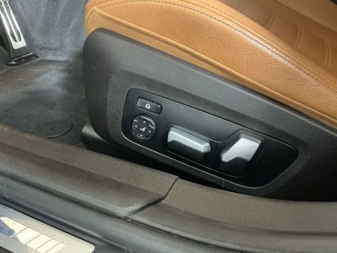 Used 2021 BMW 330i Sedan w/ M Sport Package image 21