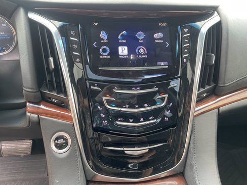 Used 2016 Cadillac Escalade Luxury image 19