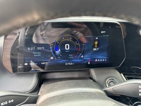 Used 2025 Chevrolet Equinox LT AWD/4WD image 28