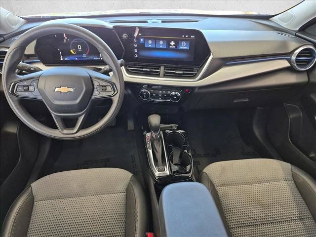 Used 2025 Chevrolet Trax LT FWD image 21