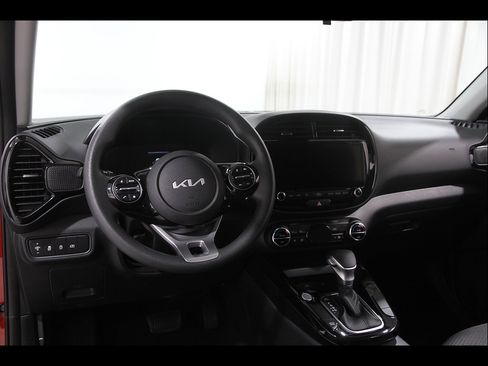 Used 2025 Kia Soul S FWD image 6