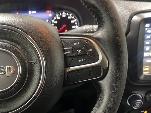 Used 2019 Jeep Renegade Limited w/ UConnect 8.4 Nav Group AWD/4WD image 7