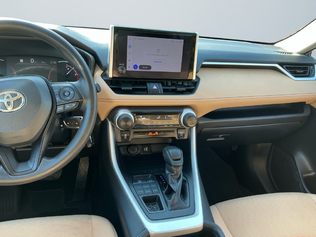 Used 2025 Toyota RAV4 LE AWD/4WD image 12
