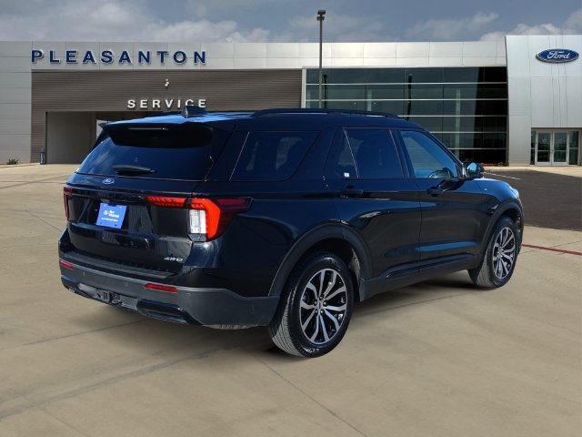 Certified 2025 Ford Explorer ST-Line AWD/4WD image 5