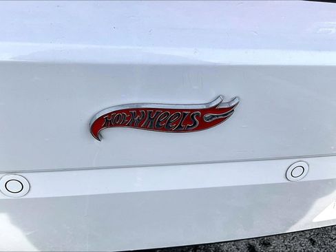 Used 2013 Dodge Challenger SXT image 8