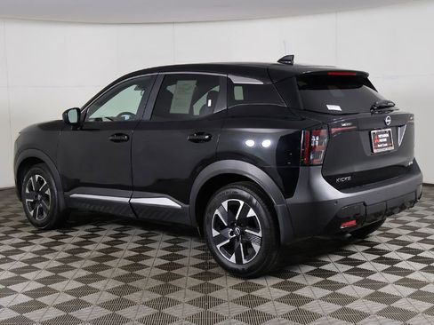 Used 2025 Nissan Kicks SV AWD/4WD image 8