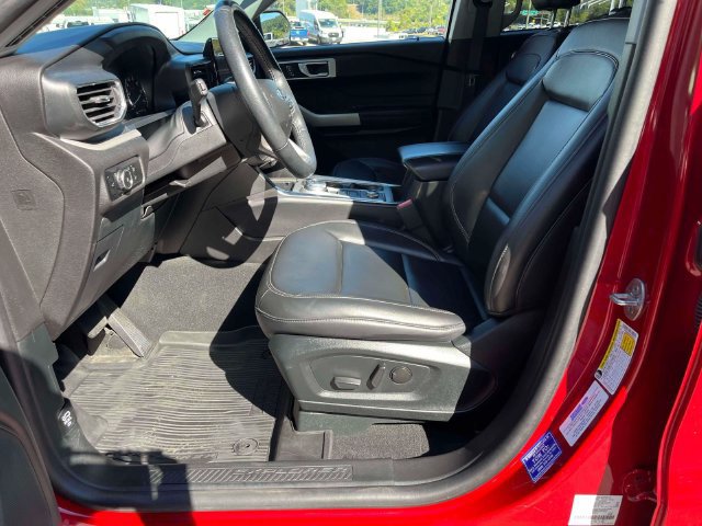 Certified 2023 Ford Explorer XLT w/ Equipment Group 202A AWD/4WD image 31