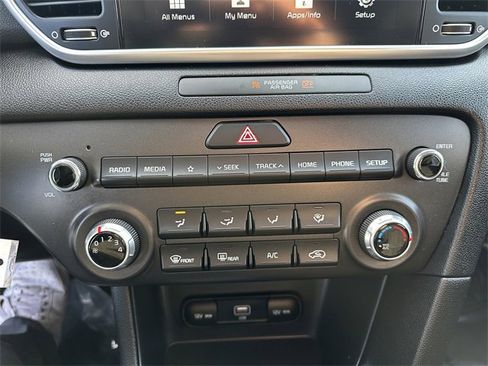 Used 2022 Kia Sportage LX image 23