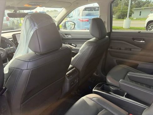 Used 2024 Nissan Pathfinder Platinum AWD/4WD image 21