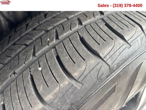 Used 2022 Toyota Highlander XLE AWD/4WD image 26