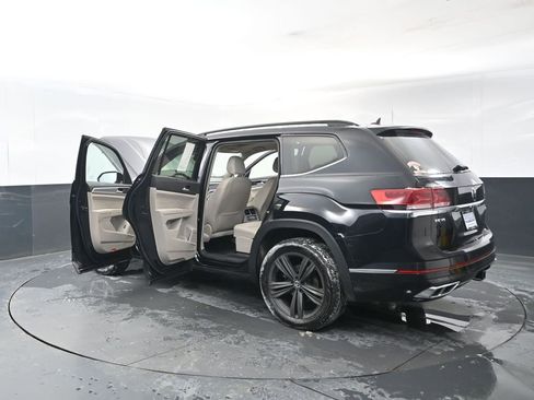 Used 2021 Volkswagen Atlas SE w/ Panoramic Sunroof Package image 32