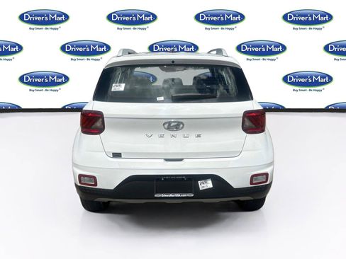 Used 2023 Hyundai Venue SEL w/ Cargo Package FWD image 6