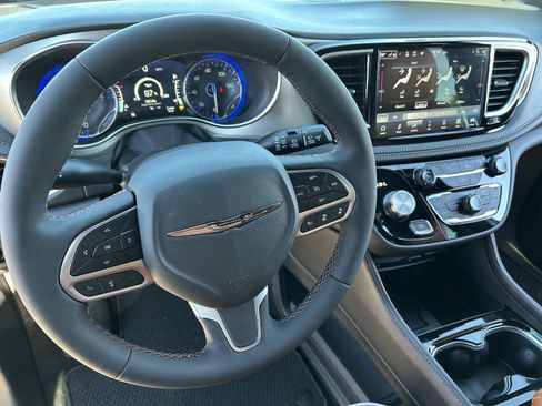 New 2026 Chrysler Pacifica Pinnacle image 19