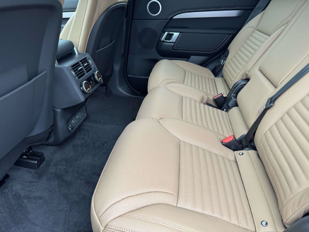 New 2026 Land Rover Discovery Limited Edition AWD/4WD image 12