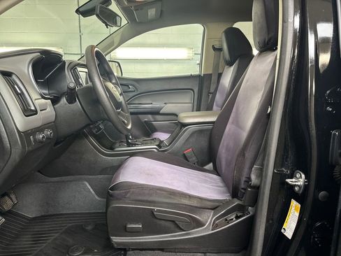 Used 2020 Chevrolet Colorado W/T w/ Custom Special Edition image 12