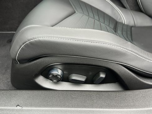 Used 2024 Chevrolet Corvette Stingray Preferred Cpe w/ Stealth Interior Trim Package image 19