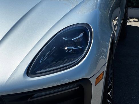 Certified 2024 Porsche Macan AWD/4WD image 15