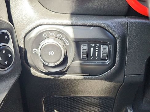Used 2020 Jeep Wrangler Unlimited Sahara AWD/4WD image 30